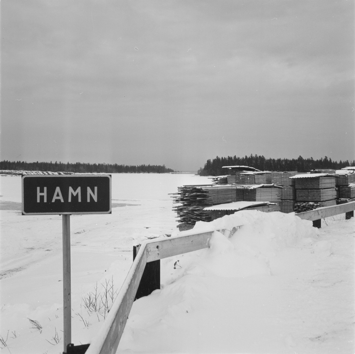 Hamnen i Fagerviken, Hållnäs socken, Uppland, november 1971