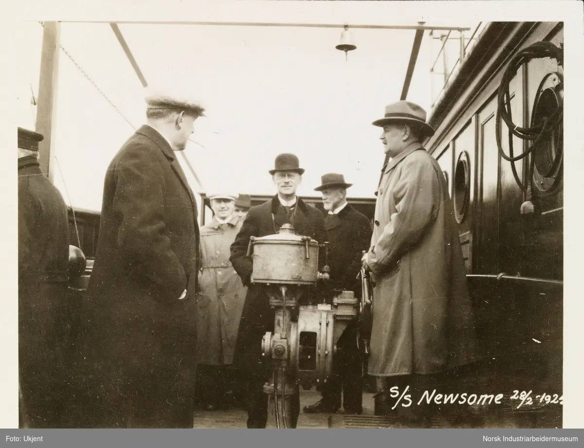 Menn ombord på S/S Newsome i 1925