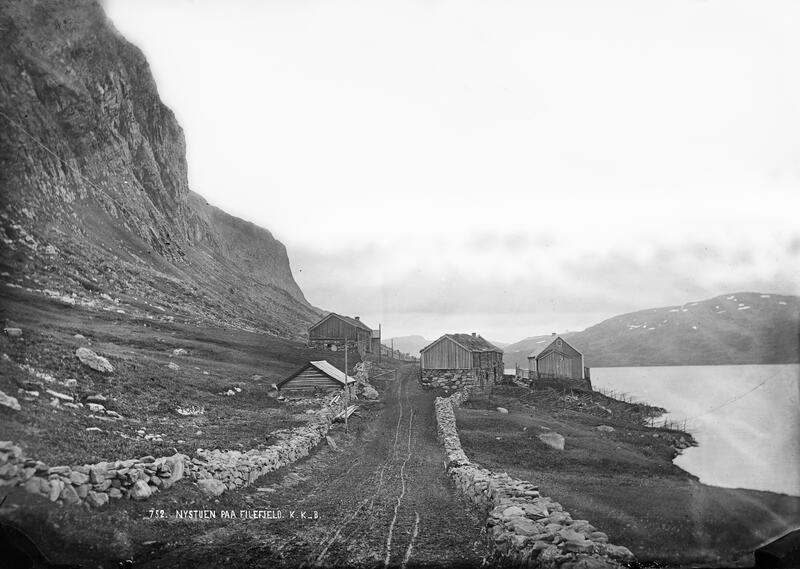 Nystøga på Filefjell, sett vestfrå. 1871. (Foto/Photo)