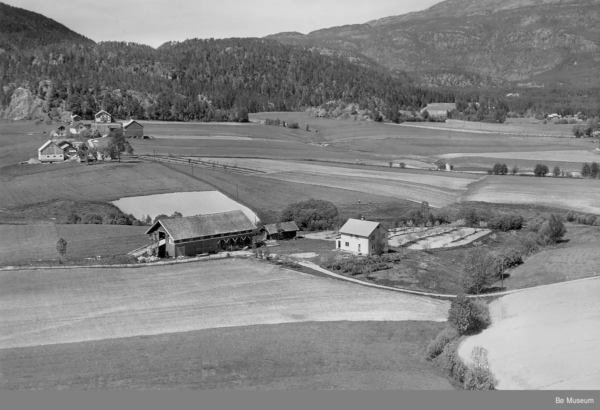 Flyfoto av Sønstigard Grave 13. juni 1958.
