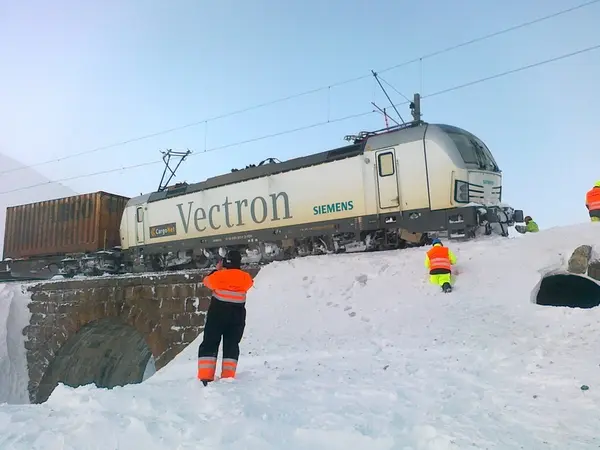 Elektrisk Lokomotiv Type BR 193 Vectron Med Godstog 5502 Fra Bergen Til ...