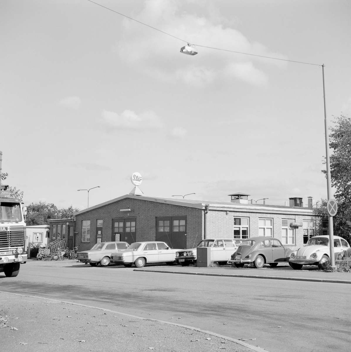 Norra området av stadsdelen Vasastaden i Linköping fick från 1900-talets mitt uteslutande bebyggelse av industriell eller affärsmässig prägel. Den hårt trafikerade Industrigatan gjorde bostadsbebyggelse mindre lämplig. Gatan tjänade därutom som del av Europaväg 4 från 1950-talets mitt till 1977. Bilden visar miljön vid den parallella Slöjdgatan.