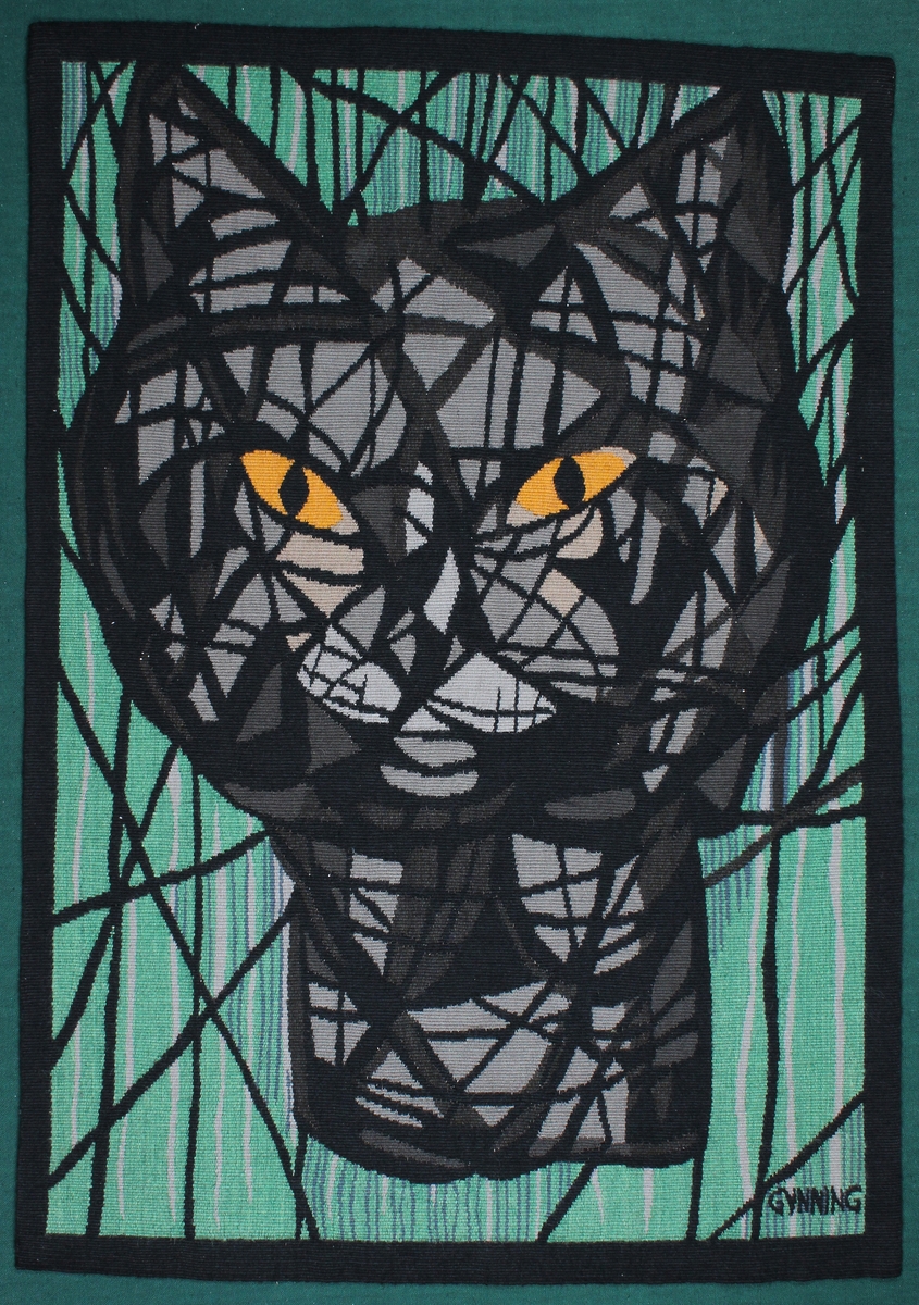 Gobeläng föreställande svart katt med gula ögon på grön botten, vävd, av L O Gynning.