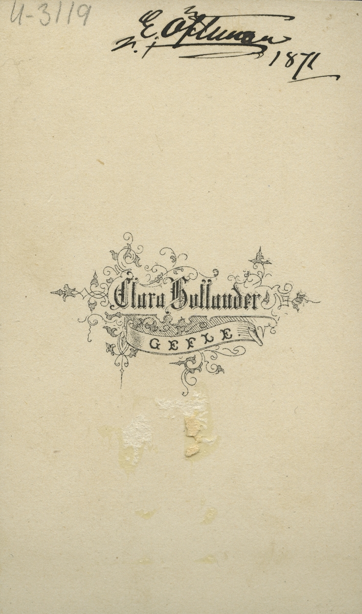 Påskrift i album: "E. Eftunner" feltolkat av Göta Bäcklin, givarinnan av albumet.
Baksida foto: E. Östlund (eller liknande),  1871.