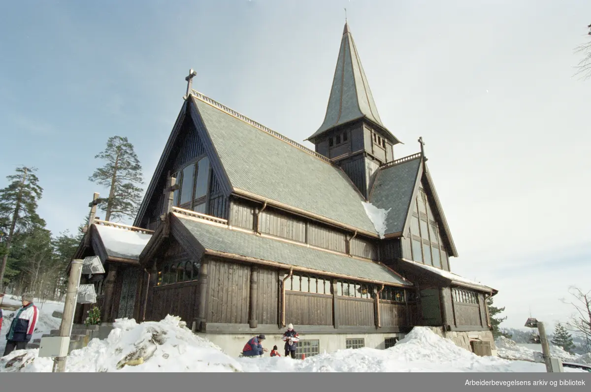 Oslo: Holmenkollen kapell gjenreist etter brann. 3. mars 1996