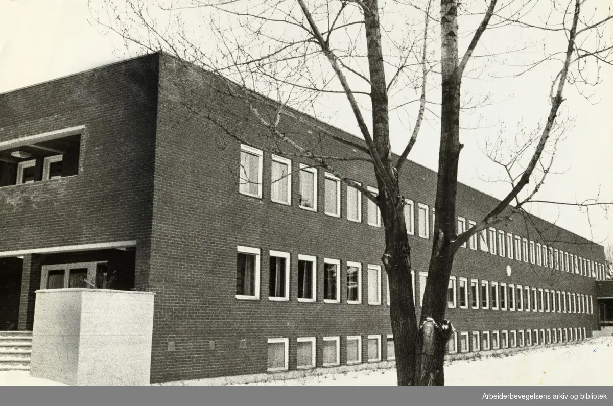 Huseby Blindeskole. Nytt bygg for ungdomstrinnet for blinde. Januar 1972
