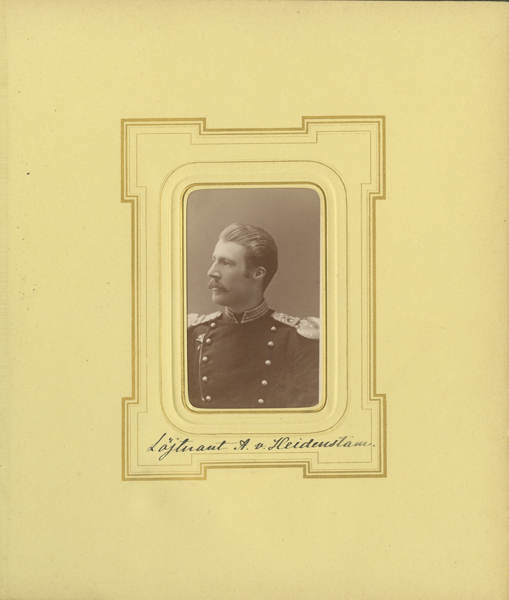 Porträtt av Adolf Gerhard von Heidenstam, löjtnant vid Smålands grenadjärbataljon.