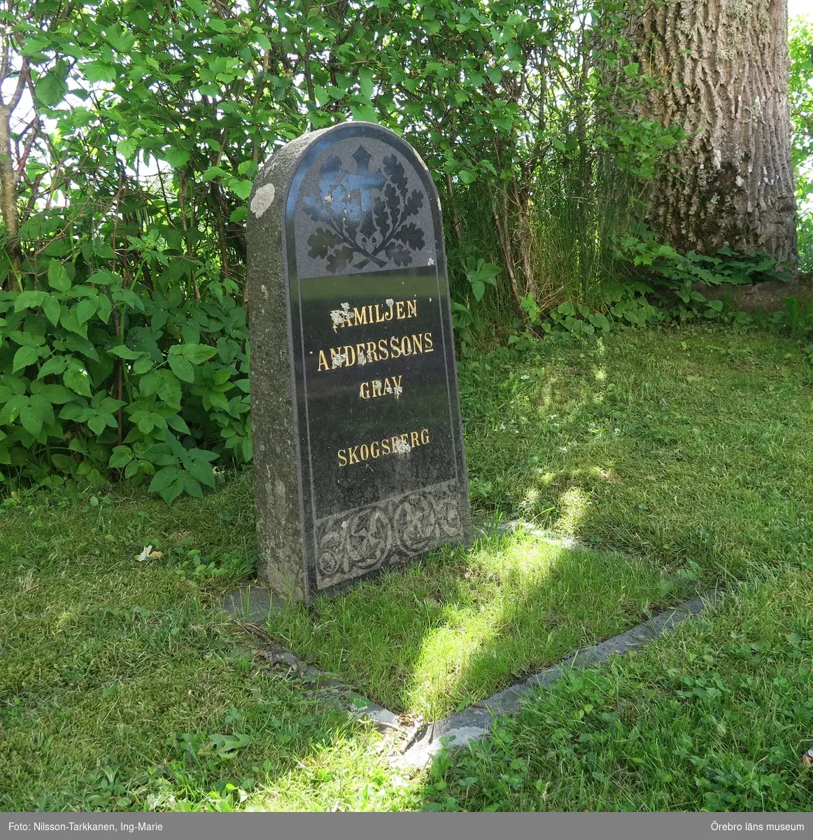 Ervalla kyrkogård Inventering av kulturhistoriskt värdefulla gravvårdar 2015, Kvarter 1.