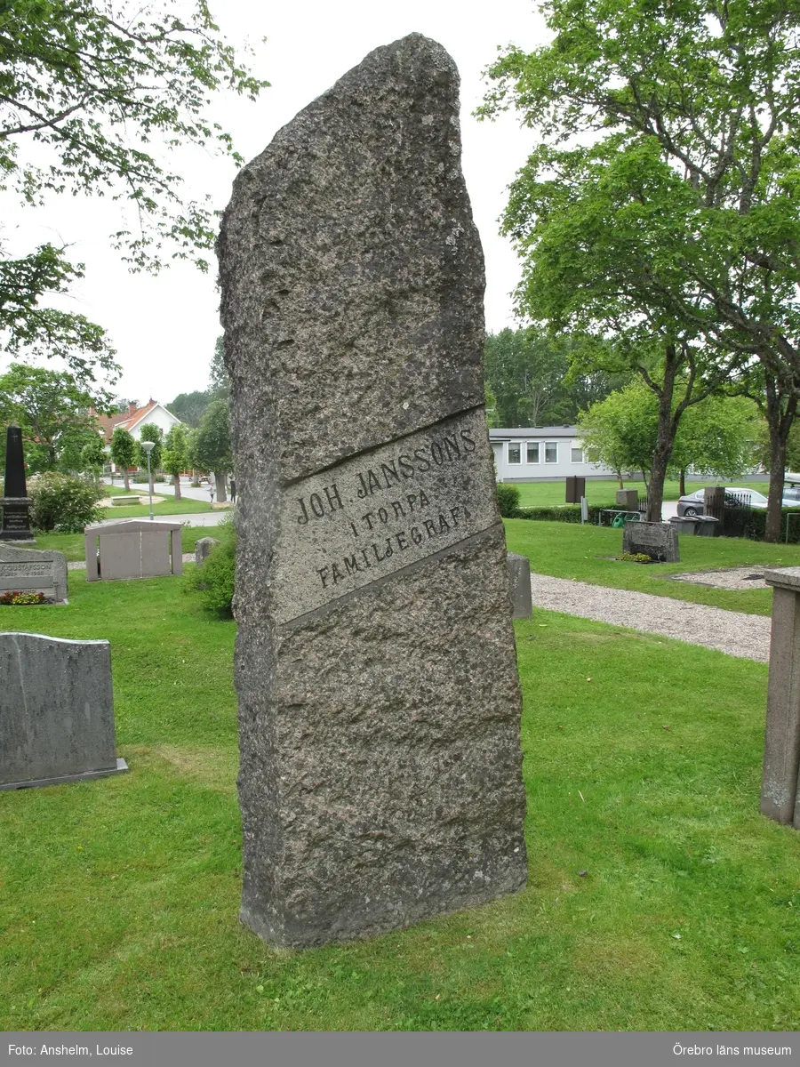 Ervalla kyrkogård Inventering av kulturhistoriskt värdefulla gravvårdar 2015, Kvarter 14.