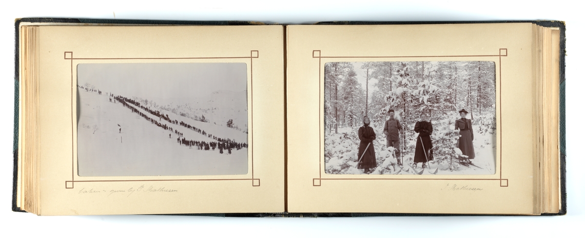 Fotoalbum med 45 fotografier fra 1897-1899. Vintermotiver fra Oslo, Akershus Festning, Oslomarka, Frognerseteren, Nydalen, Holmenkollen.