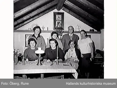 Kungsbacka och Åsa kooperativa förening har syrelsemöte i Minas stuga i Ölmevalla.