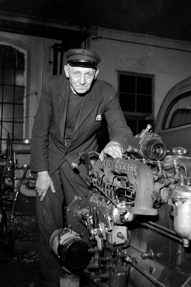 Eugen Ivarsen med Volvo Dieselmotor
