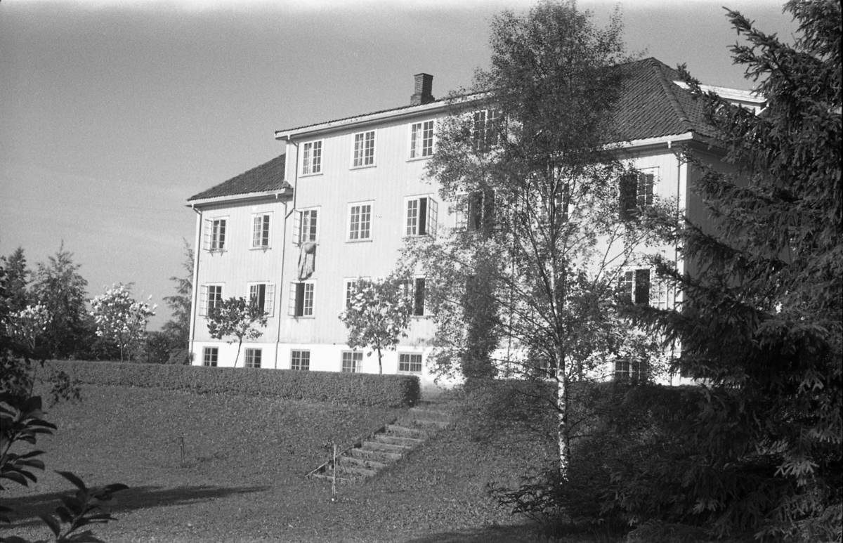 Internatbygningen ved Oppland Småbruks- og Hagebruksskole (Valle) på Lena.