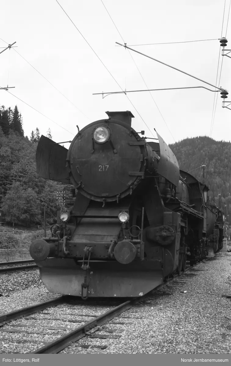 Hensatt damplokomotiv type 63a 217 på Støren stasjon