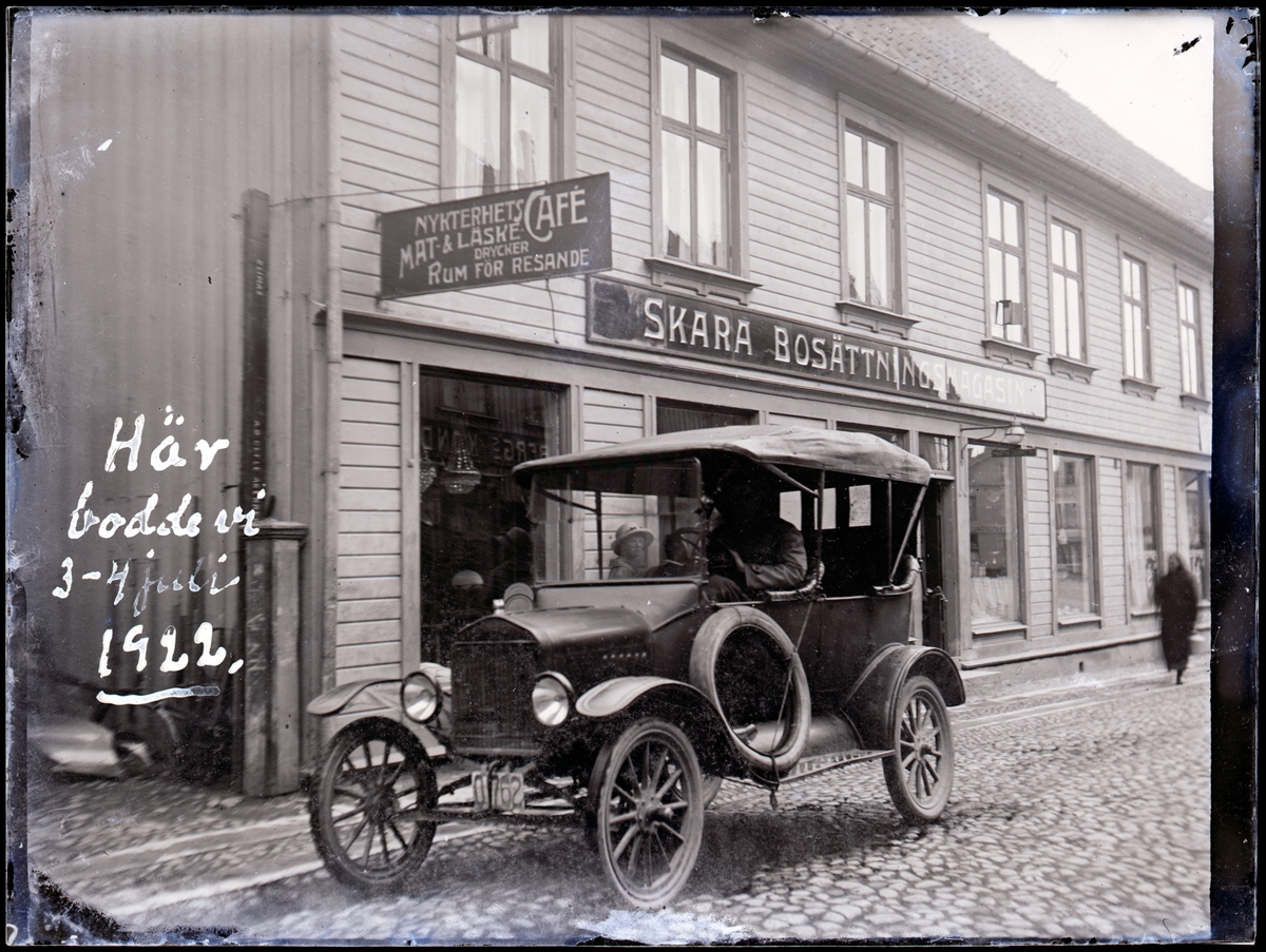 På utflykt i bil till Skara sommaren 1922