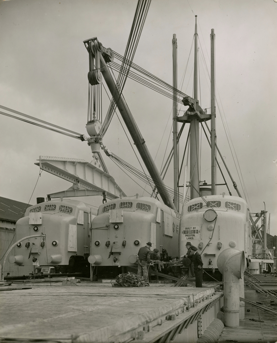 M/S 'Belbetty' (b.1949)(Burmeister & Wain’s Maskin- og Skibsbyggeri, København), - Laster lokomotiver i Liverpool på vei til Alexandria, Egypt.