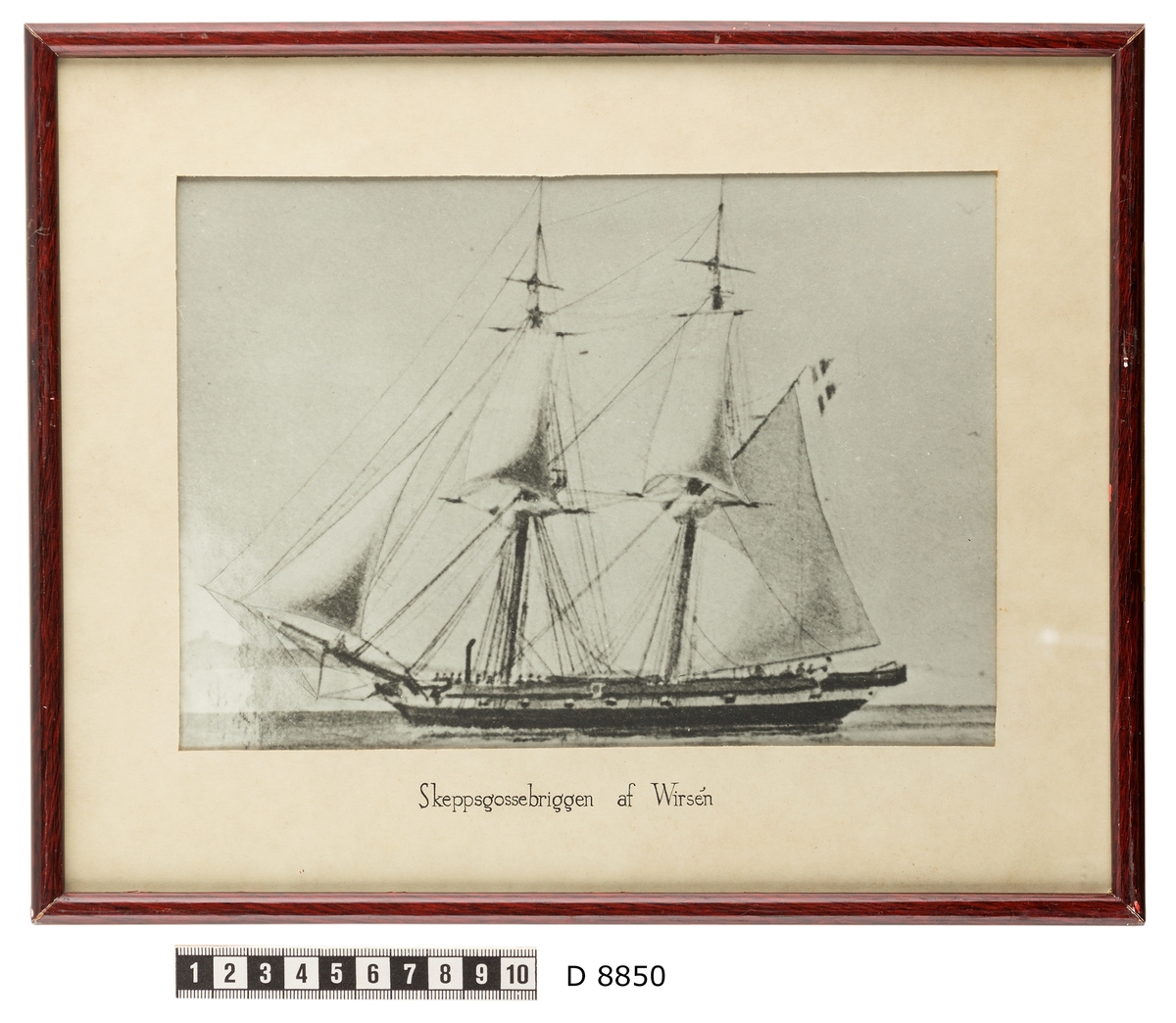 Denna reprofotografering efter en målning föreställer skeppsgossebriggen Af Wirsén till havs.