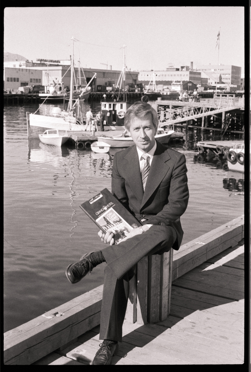 Direktør På Grand Roald Karoliussen Fotografert På Honnørbrygga I Harstad Sør Troms Museum 