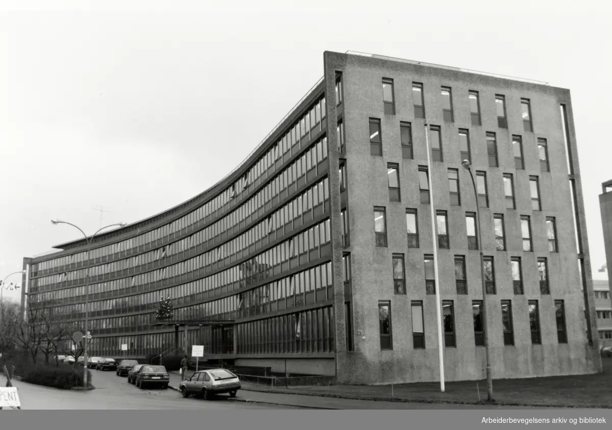 Middelthunsgate. NVE-bygningen, Statkraft. Desember 1991
