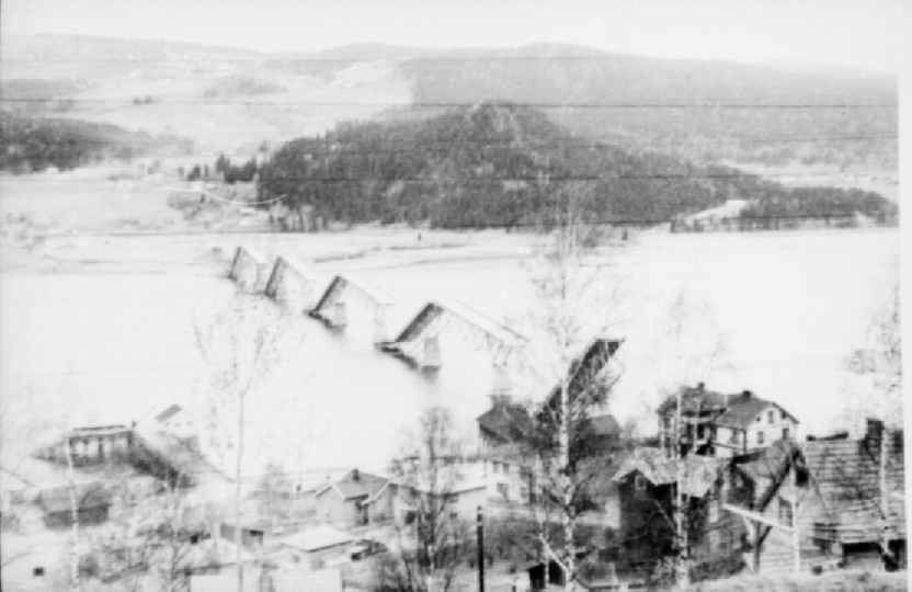 Repro: Vingnesbrua etter sprengningen i 1940.