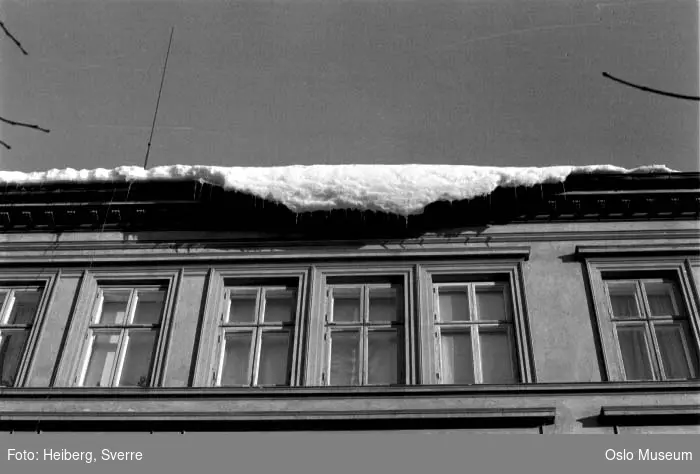 bygård, snø på taket, takras