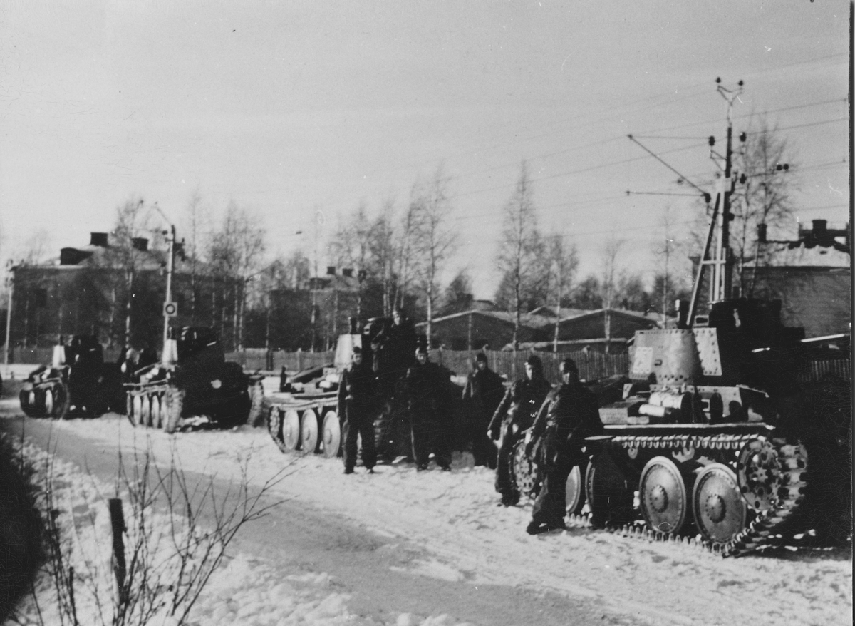 Stridsvagn m/41 från P 3 efter avlastning på järnvägsstationen i Boden 1944.