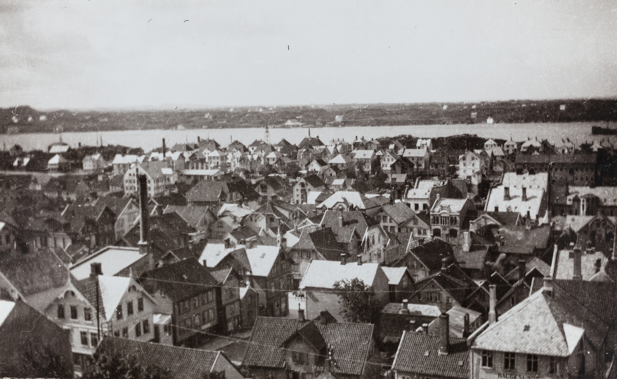 Parti av byen sett fra Vår Frelsers Kirkes tårn mot vest, ca. 1930.