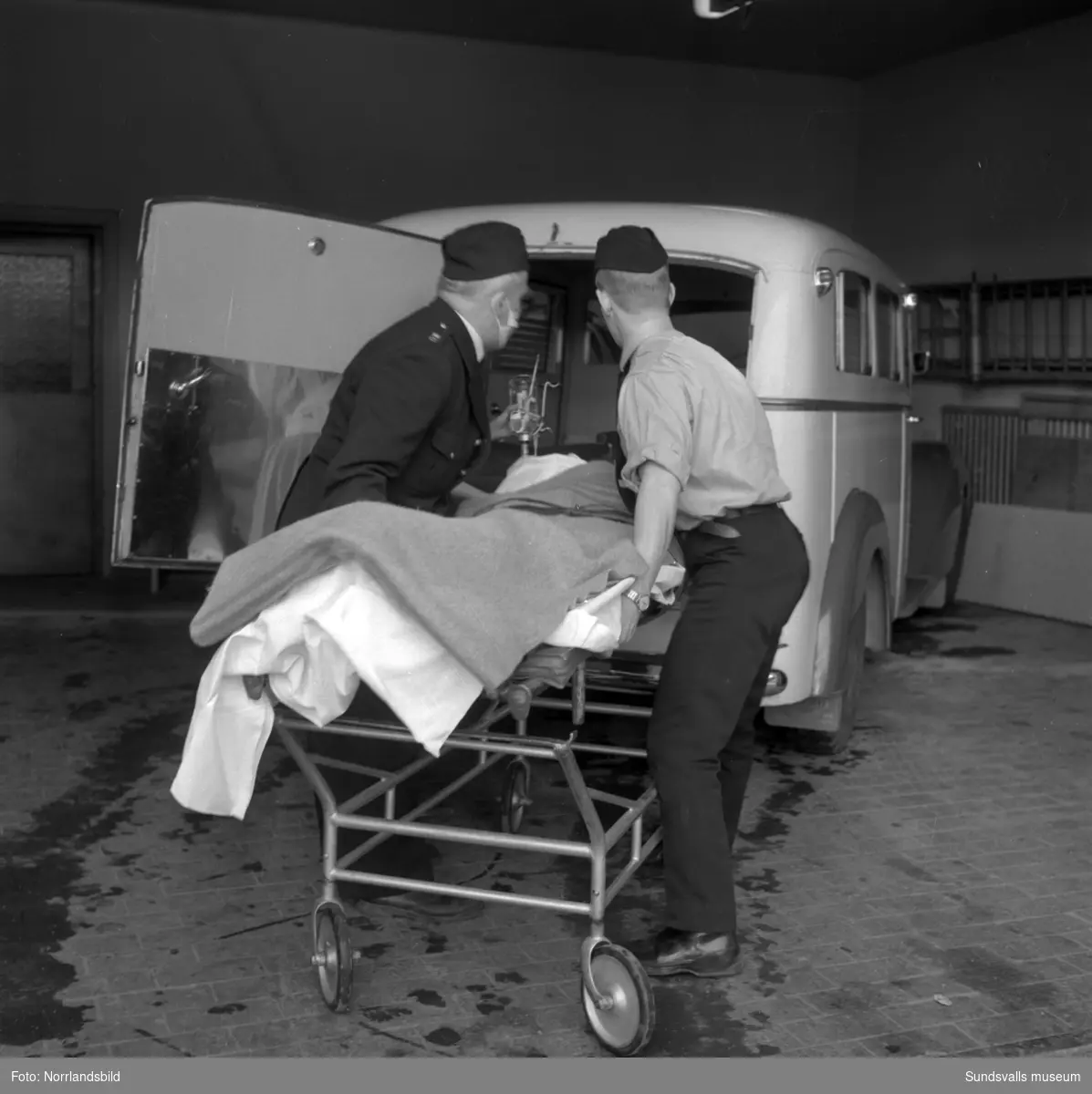 I februari 1963 inträffade en kraftig explosion i källaren på Corona-bageriet vid Landsvägsallén. Nio personer skadades, varav fyra allvarligt, och personalen hade tidigare på dagen känt kraftig gaslukt. Ett 100-tal fönster trycktes ut och på bilderna ses bland annat förödelsen i omklädningsrummen.