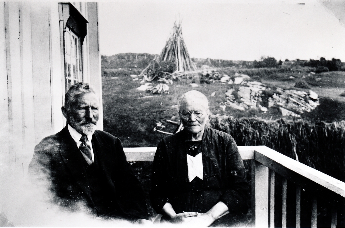 Kristoffer Jørgen Olsen og Kristianne Olsen f.Iversen, Stangnes, Tranøy 1945
