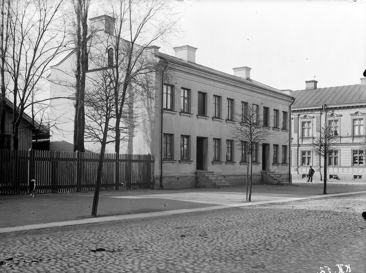 Barnarpsgatan 44 i Jönköping, det så kallade "Borgarhuset" eller "Minnet". Huset uppfördes med medel från handlanden A. Bergströms testamente på 1850-talet och var ett av Jönköpings första bostadshus av sten.