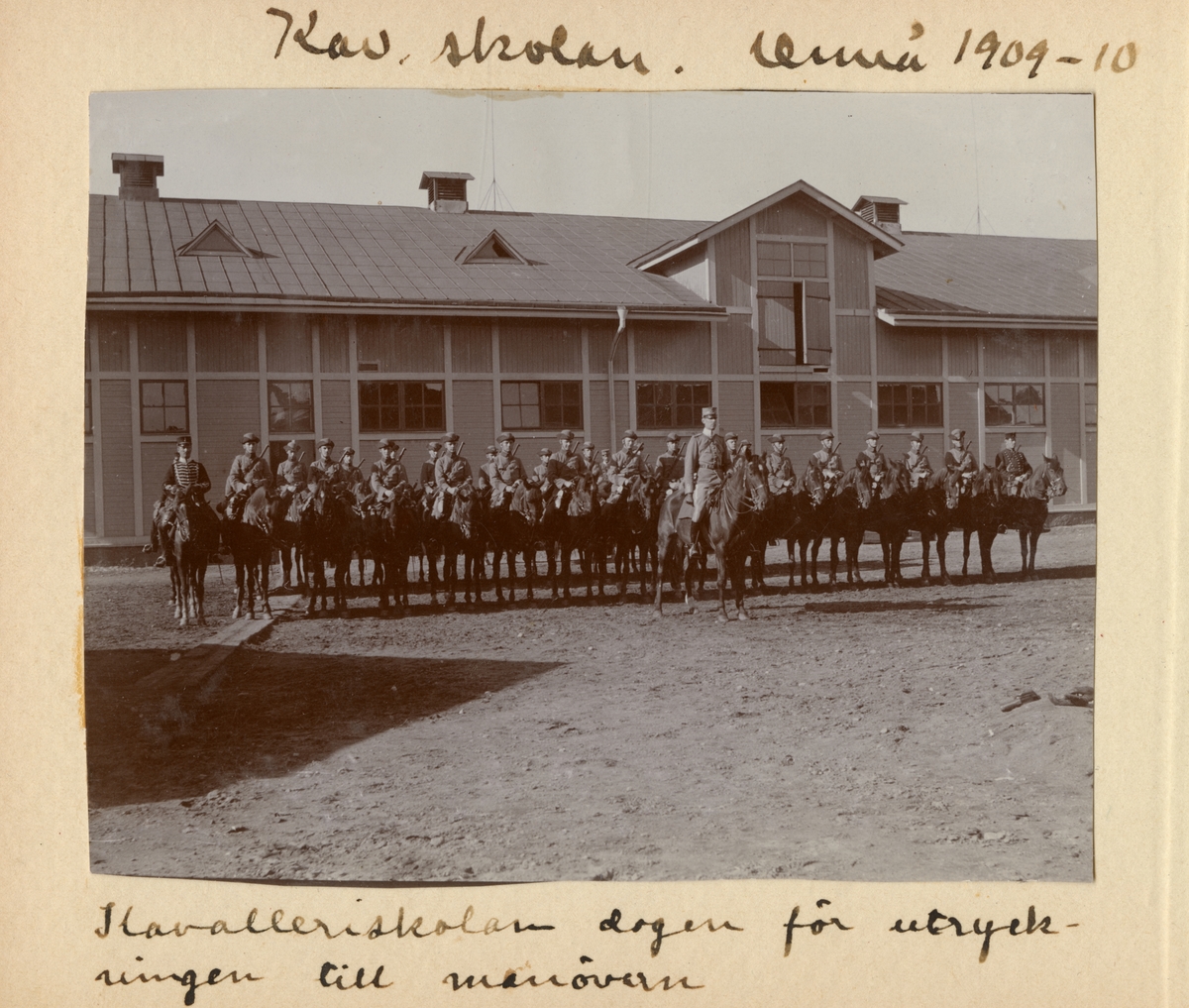 Kavalleriskolan i Umeå 1909-10, dagen för uttryckning till manövern.