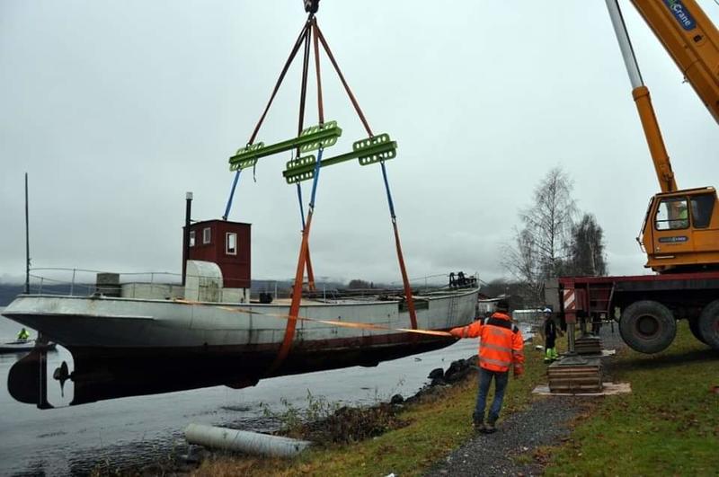 MS Brandbu heises opp av vannet i 2013. Foto: Randsfjordmuseet (Foto/Photo)