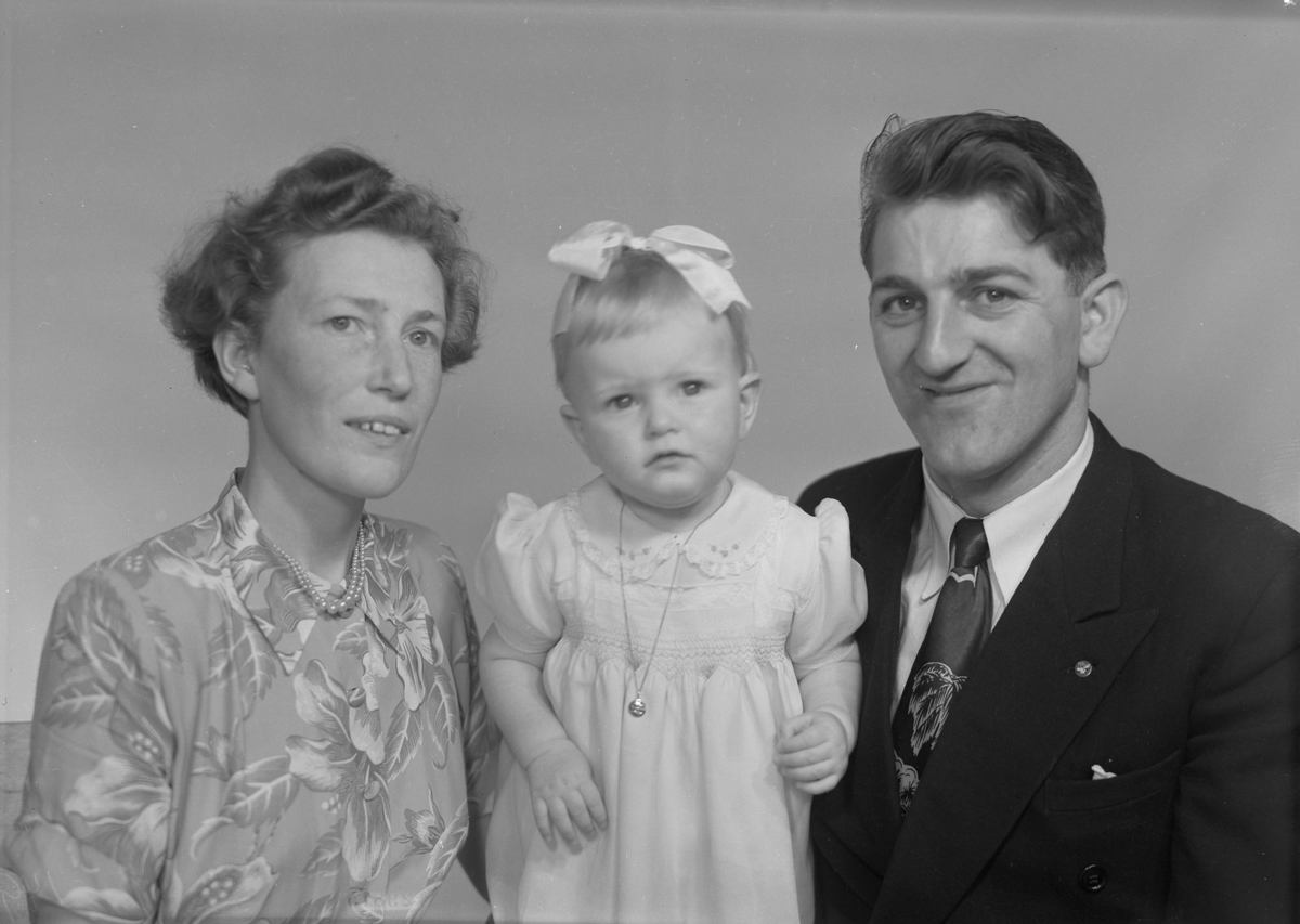Erling Marthinsen med kone og datteren Wenche