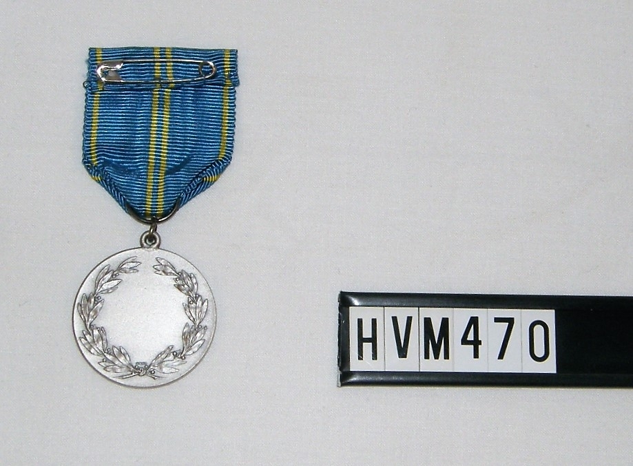 Rund medalj med band. Instiftad 1951