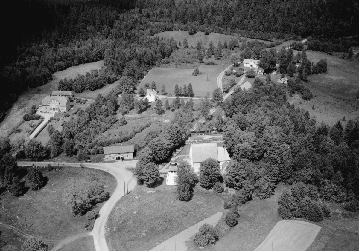 Flygfoto över Våthult och Våthults kyrka i Gislaveds kommun, Jönköpings län. Nr: 309/1961