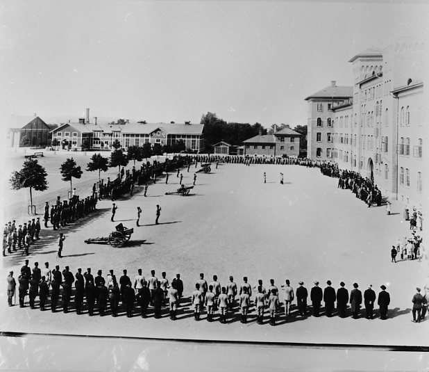 Jubileum 25-års, A 6. Regementet uppställt på kaserngården.