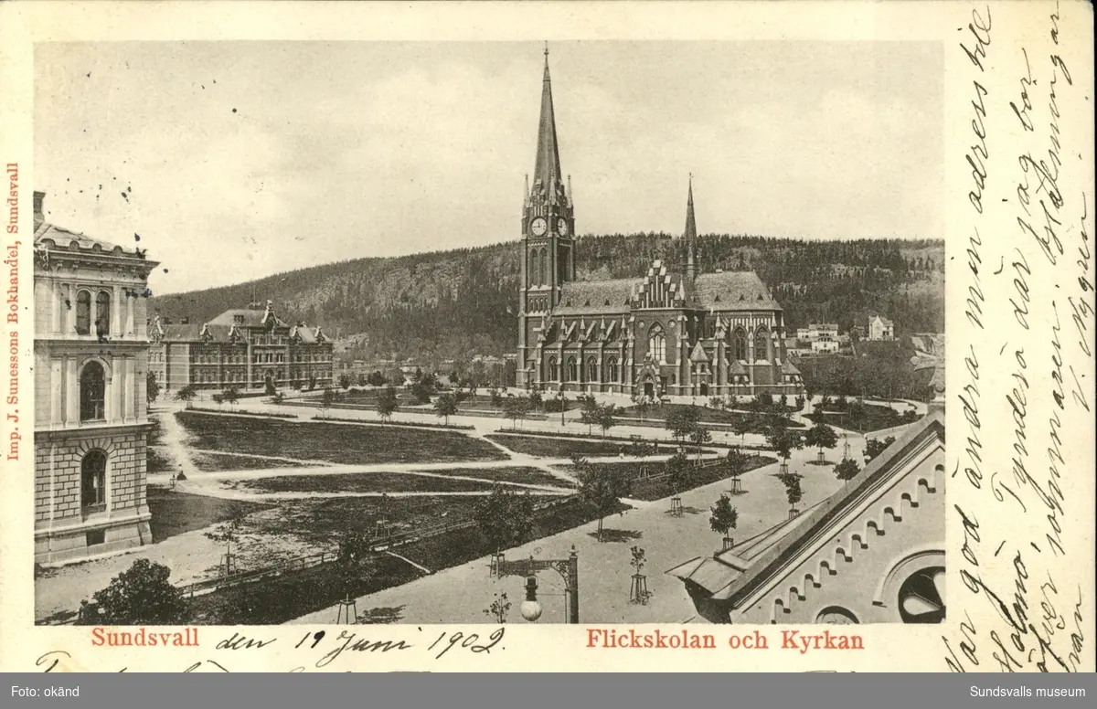 Vykort med motiv över Flickskolan och Gustav Adolfs kyrka.