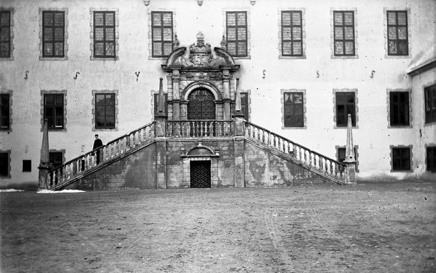 Trappa och port med portal, Tidö slott.