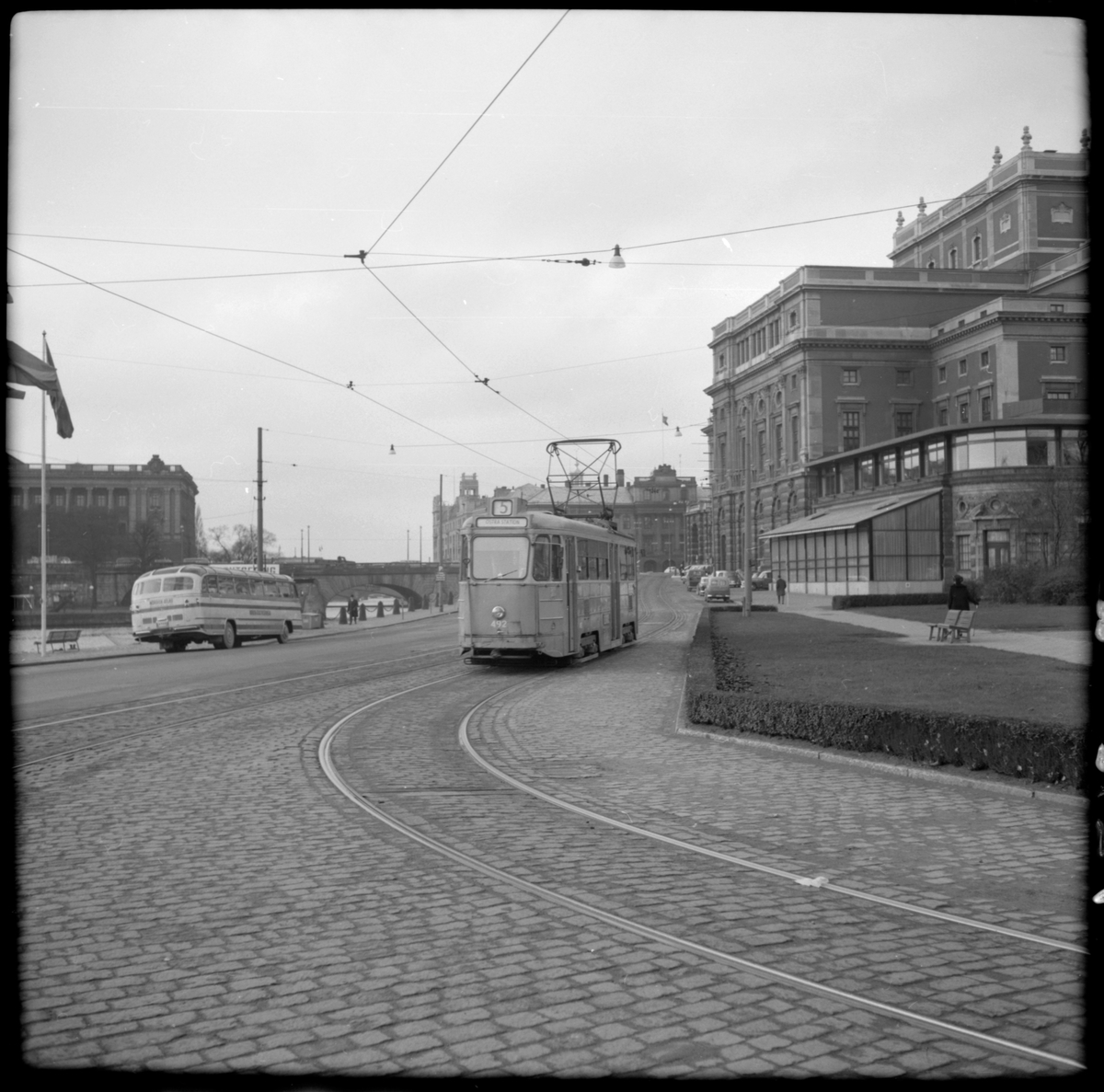 Aktiebolaget Stockholms Spårvägar, SS A27 492 "mustang" linje 5 Karlberg - Östra Station på Strömgatan - Karl XII:s torg.