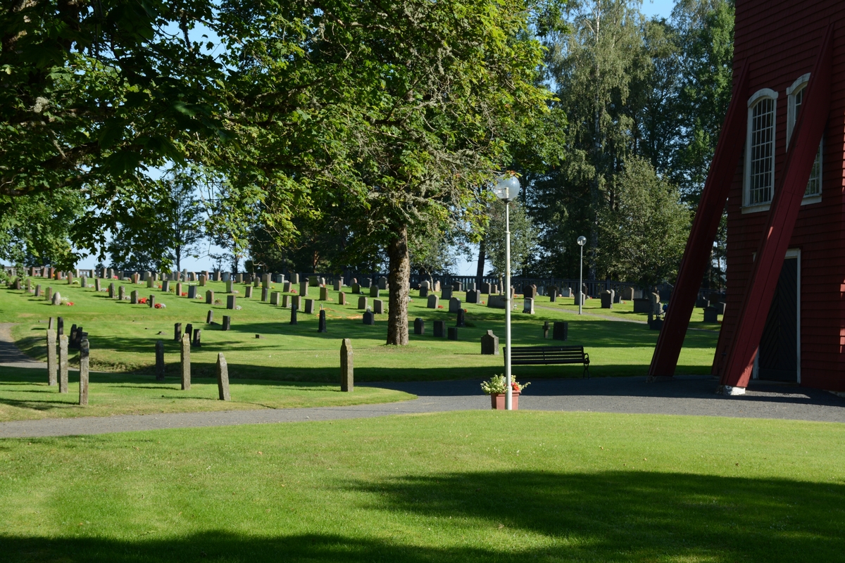 Exteriör från kyrkogården vid Mulseryds kyrka, Jönköpings kommun.