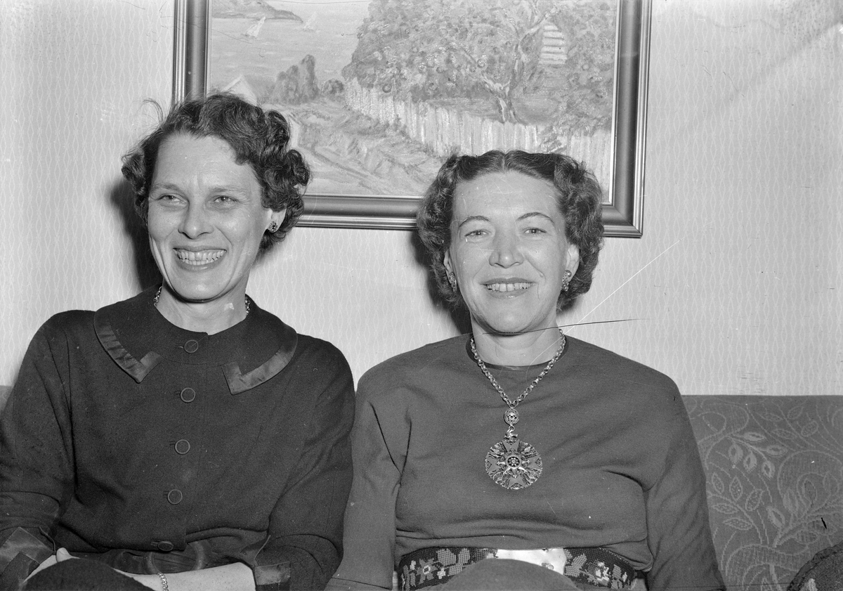 Amerikanerne Evelyn Johnsen og Elizabeth Hilborn på besøk hos slektinger på Charlottenlund