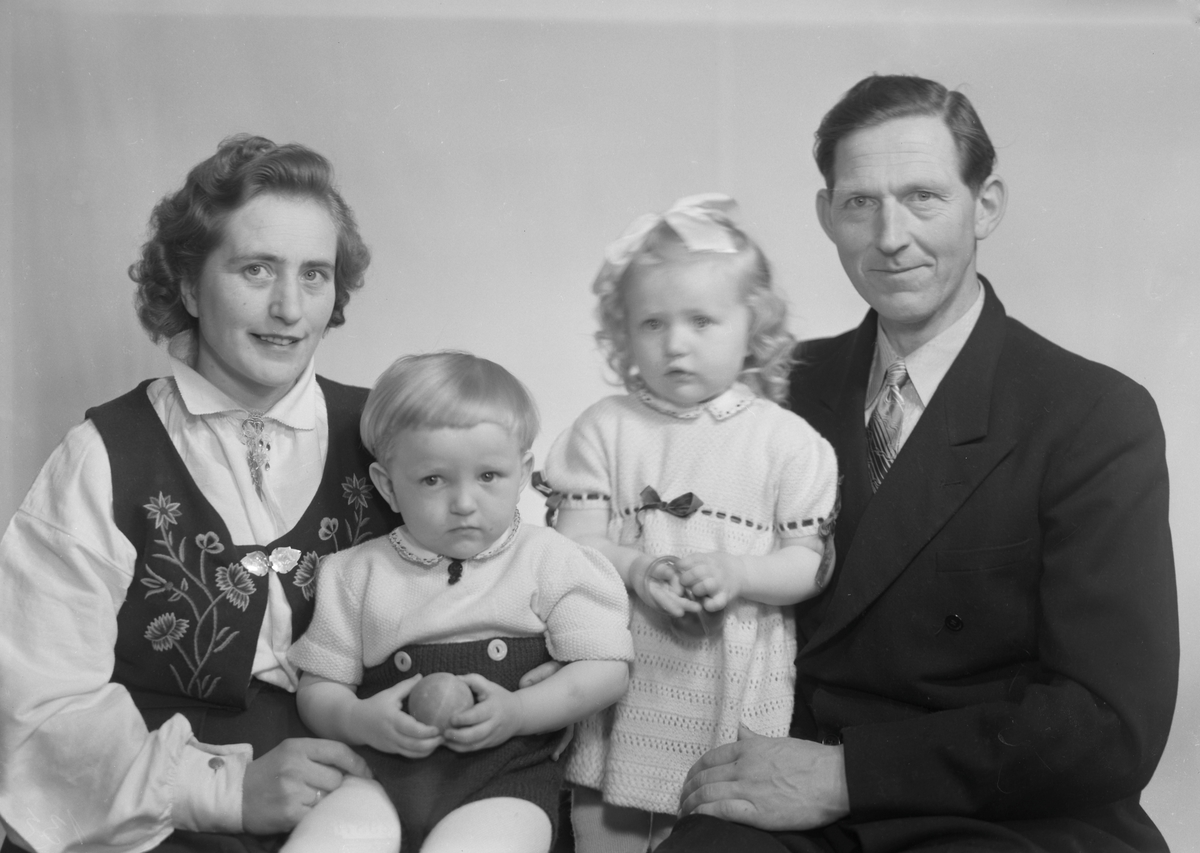 Christian Thorvaldsen med kone og barn