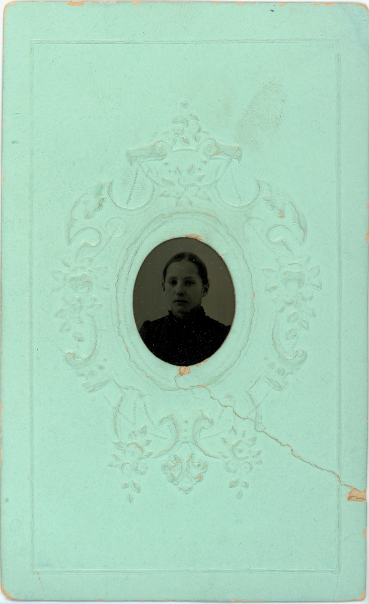 Ferrotyp - flicka, sannolikt Uppsala, omkring 1880