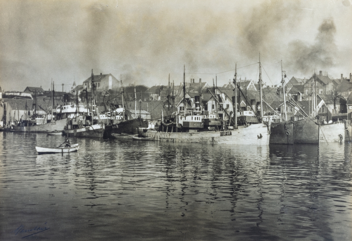 Smedasundet sett mot nordøst fra Krossen, ca. 1915.