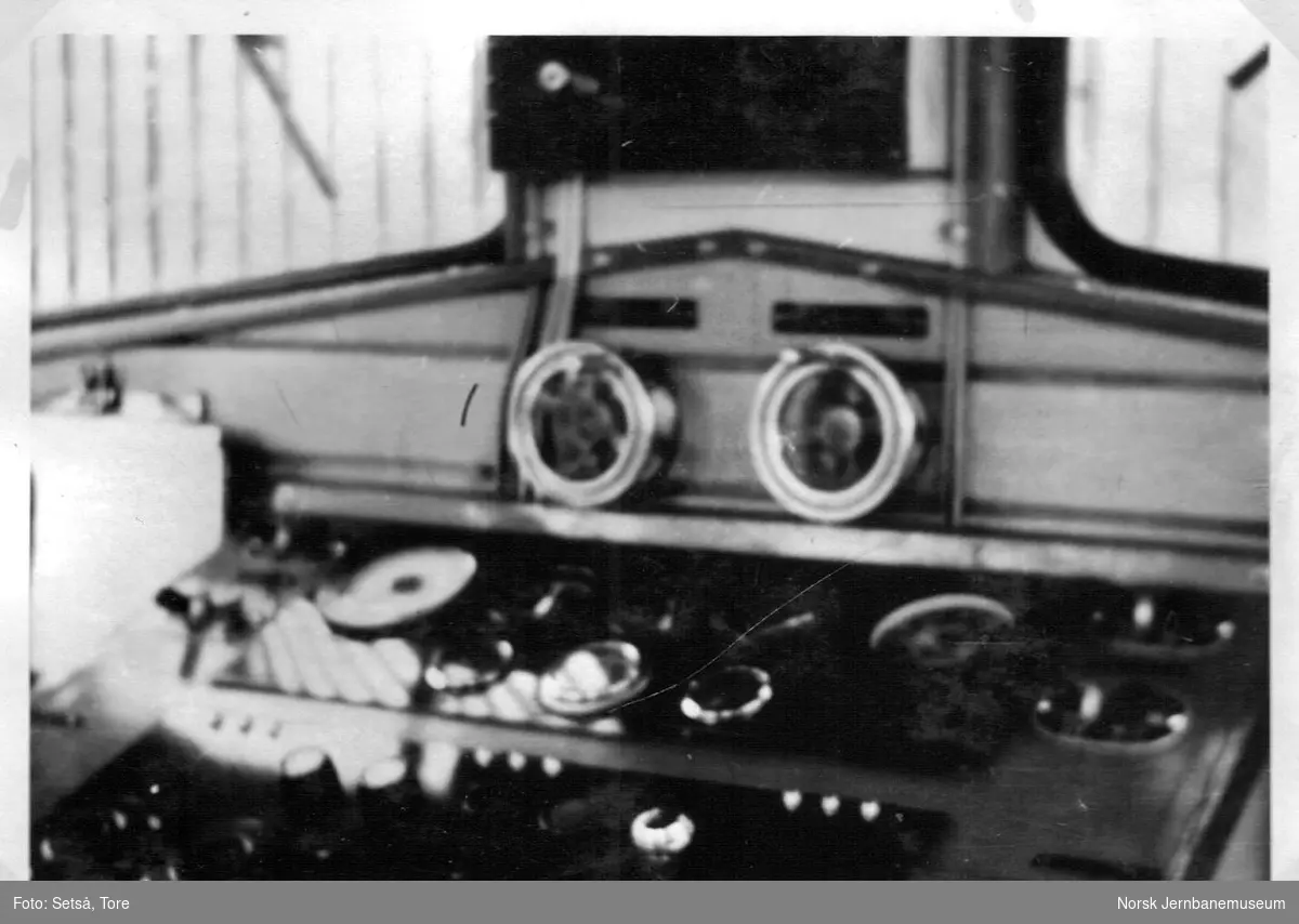 Førerbordet på Sulitjelmabanens diesellokomotiv TYR