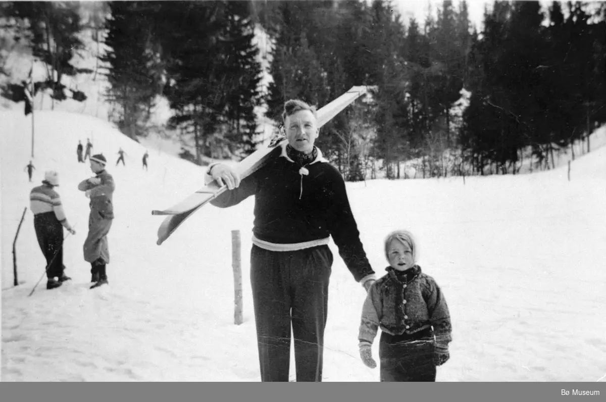 Skihopparen O. T. Kaasa og dottera Gjertrud (Nygård)