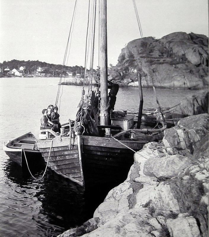 Family anchoring for the night in the Arendal area, ca. 1947.
