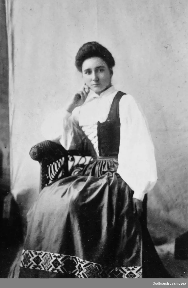 Pauline Lund (f. 1881 g. Hosar)