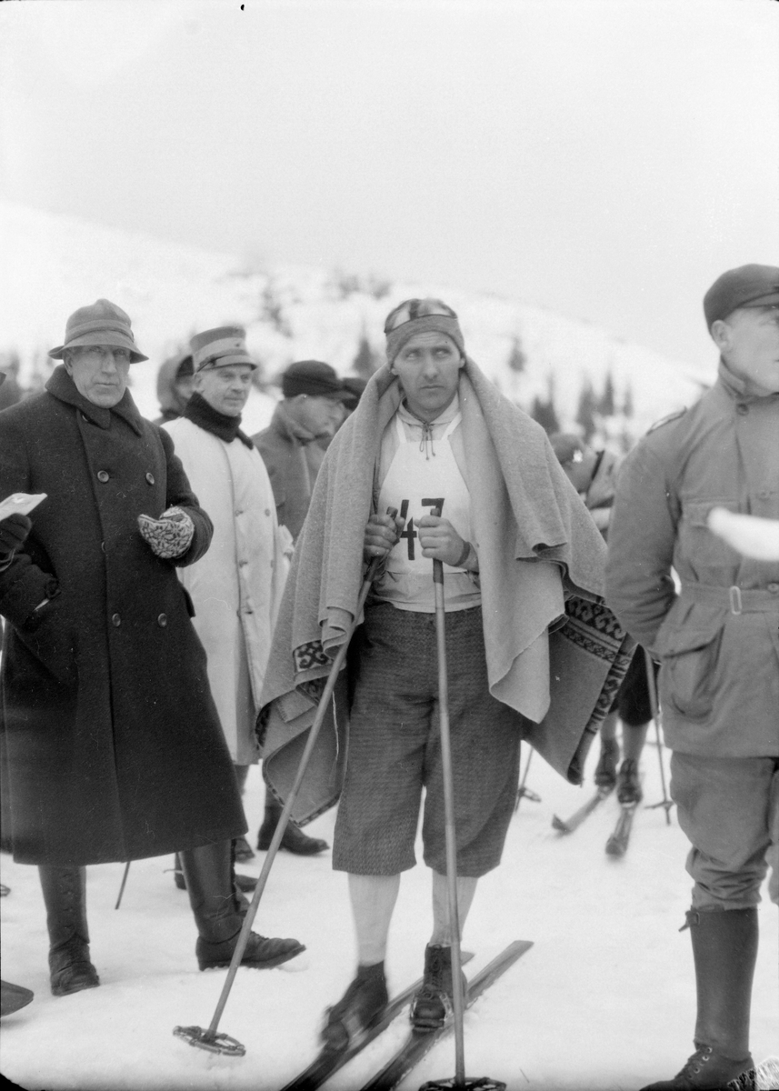 Ole Østlund som tidtaker under Graakallrennet i 1933