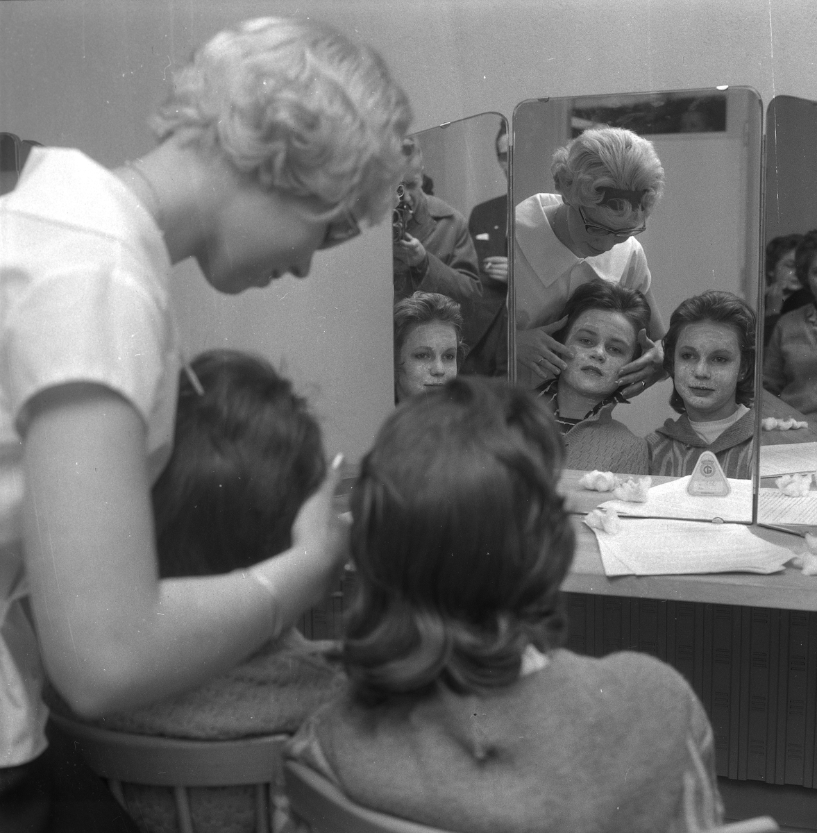 Makeup i Baronbackarna.
3 februari 1959.
